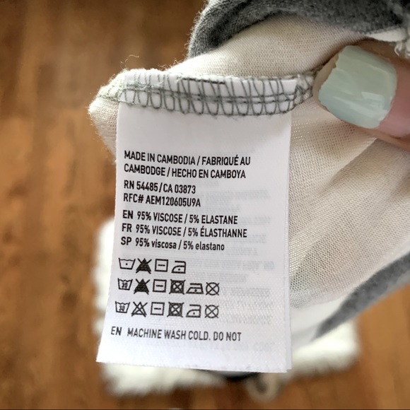 American Eagle Grey and White Striped Tee - Picture 4 of 4